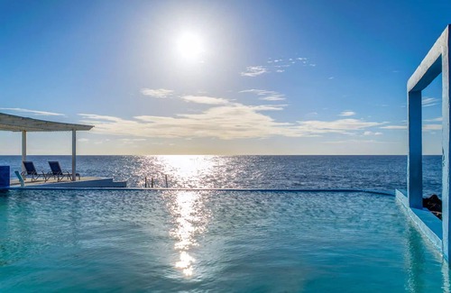 Antoneys Cay Complejo | West End King & Queen