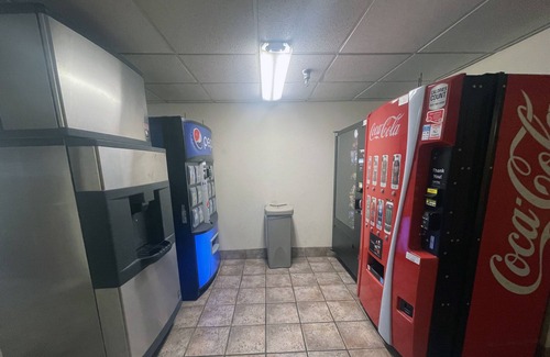 Eagan Casa | King Studio Living Room Non-Smoking