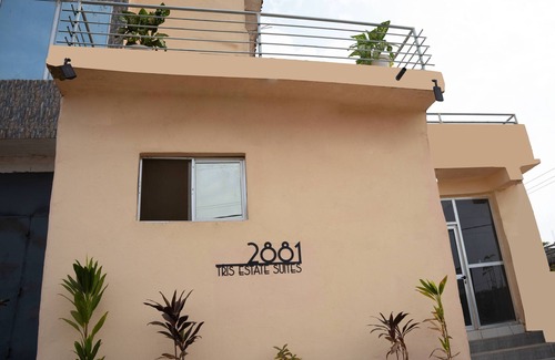 Margibi County Apartamento | King Studio Suite with kitchen and Sofa.