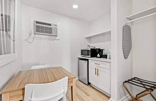 Ash Apartamento | King Studio at remodeled Motel| Shaggers Welcome!