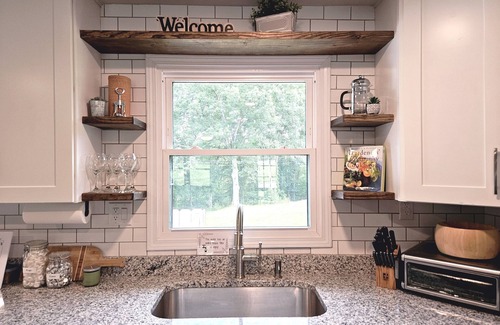 Crossville - Harriman Apartamento | King Suite: 3 Bedrooms, 2 Baths, Jacuzzi, on a Nigerian Dwarf Goat Petting Farm!