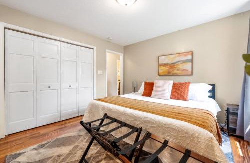 Warsaw Apartamento | King Suite Fiber Internet Full Kitchen