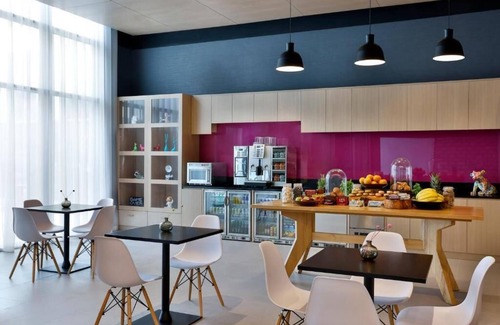 Garhoud Casa | King Suite Near DXB Airport By Luxury Bookings