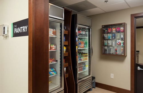 Polaris Apartamento | Suite King cerca de la Universidad Estatal de Ohio | Desayuno diario gratuito + acceso a la piscina