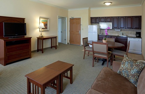 West San Antonio Condominio | Suite accesible cerca de Sea World! Cocina equipada + Centro de negocios