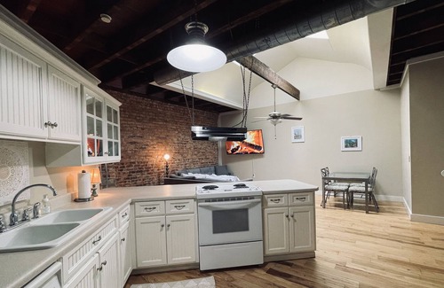 Abbeville Condominio | King Suite- The Lofts at Court Square