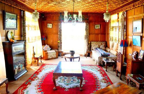 Nagin Bagh Hotel | Kings Houseboats