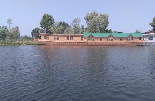 Nagin Bagh Hotel | Kings Houseboats