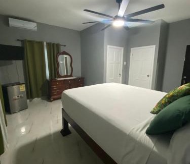 Discovery Bay Hotel | Kingsbird By The Sea Inn