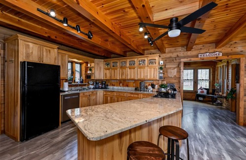 Kinsman Cabina | Kinsman Cabin in the woods on 60 acres w/Hot Tub