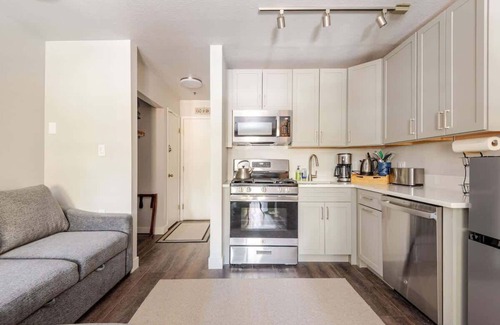 Kirkwood Condominio | Kirkwood Studio – Full Kitchen & Meadow Balcony