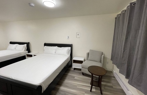 East Kootenay Hotel | Kitchenette room in beautiful Radium Hot Springs