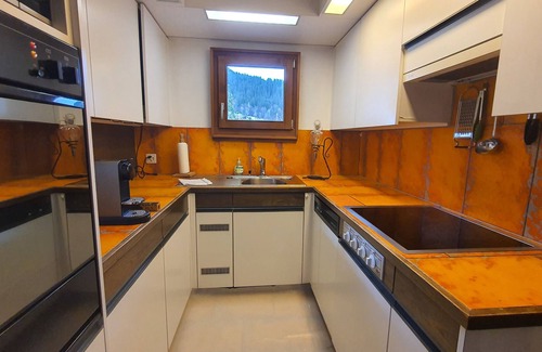 Klosters-Serneus Apartamento | Klosters Chalet. A classic & cosy centrally located apartment in sunny Klosters