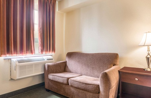 Orillia Hotel | Knights Inn Orillia