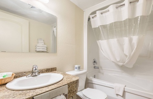 Orillia Hotel | Knights Inn Orillia