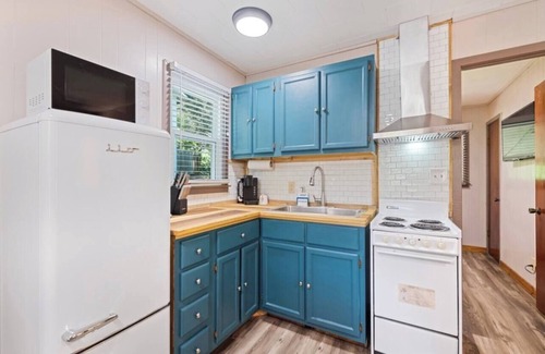 Maggie Valley Cabaña | Knotty Pine Cottage/ Charming and Cozy w/Hot Tub, Pet Friendly!