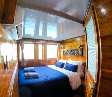 Labuan Bajo Alquiler De Eote | Komodo Cruise 3D2N with Emocean Tour - Monday & Friday Departures