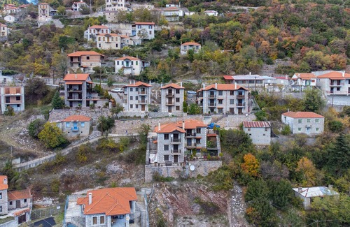 Karpenisi Casa | Korfes Guesthouse for families or groups of 6-9 combining comfort and privacy