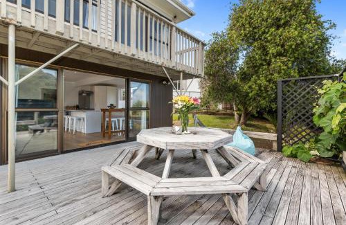 Omapere Casa | Kotare Retreat - Omapere Holiday Home