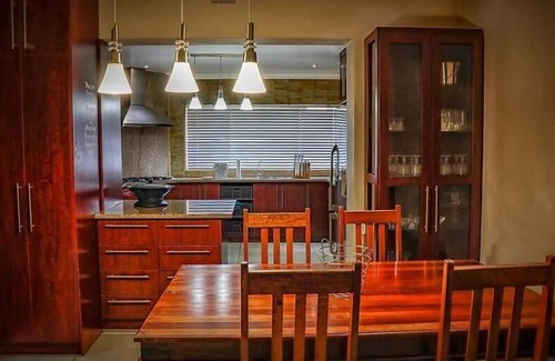 Kroonstad Casa | Kroon Manor