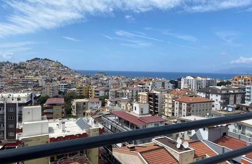 Kusadasi City Centre Casa | Kuşadası'nın Merkezinde Deniz Manzaralı İçerisi Yeni Yapılmış Daire!