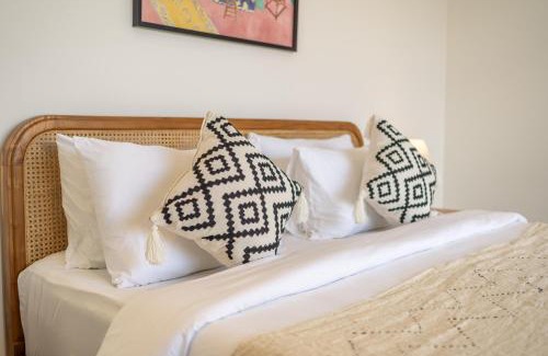 Umalas Villa | Kubung 2 - NEW listing Promo - Canggu - Big Pool and Kitchen