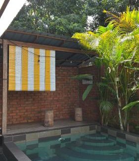 Air Hangat Casa | Kutum's Wooden House - Private Pool, Breakfast & Cafe