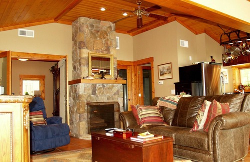 Almo Cabaña | KY Lake Unique Stone Cottage - Muelle privado / Alquiler de embarcaciones más finas de la zona *