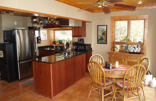 Almo Cabaña | KY Lake Unique Stone Cottage - Muelle privado / Alquiler de embarcaciones más finas de la zona *