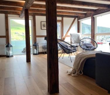 Sorvagur Apartamento | Løðupakkhúsið - Historical Warehouse - Mid Floor