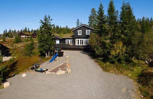 Loten Municipality Villa | Løvsangeren 1,5 hour from Oslo - 6 bedrooms - 14 sleeps - Sauna