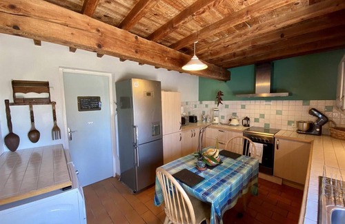 Brugairolles Cabaña | La Forge, casa de carácter con piscina de temporada ubicada en un hermoso campo