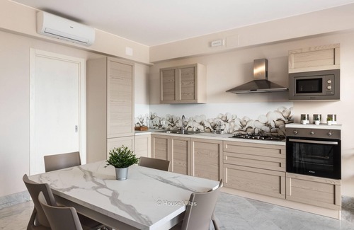 Avola Apartamento | L Azalea in Avola With 2 Bedrooms and 1 Bathrooms