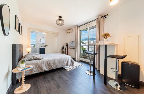 Sainte-Clotilde Centre Apartamento | L'Oiseau Bleu Vue et Piscine