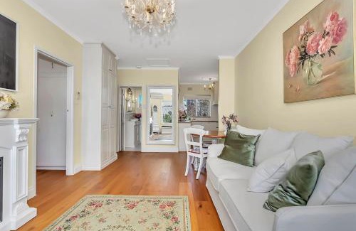 Unley Apartamento | La Belle Fleur - Vintage Stay near Parklands & CBD