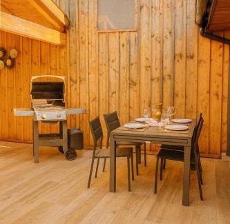 La Celle-sous-Gouzon Villa | La Bulle Médocaine villa design avec jaccuzy privé