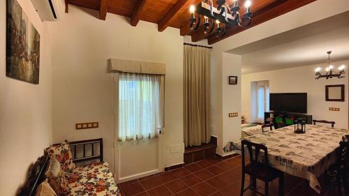 Villasequilla Casa | La Casa Amarilla de Villasequilla