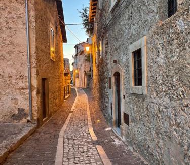 Calascio Casa | La casa di mezzo