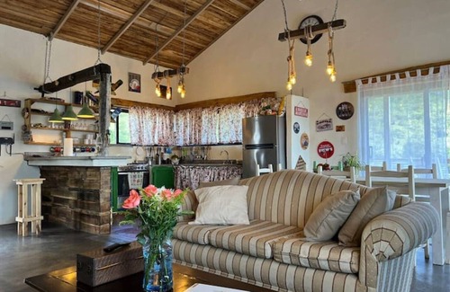 Constanza Cabaña | La Casita de Charo 1, una casa de campo en la montaña, una cabaña llena de vida!