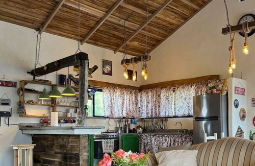 Constanza Cabaña | La Casita de Charo 1, una casa de campo en la montaña, una cabaña llena de vida!