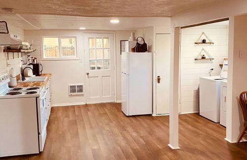 Prineville Cabaña | La Casita de Main Calle