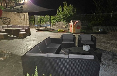 Camarma De Esteruelas Villa | La Casona de Simón, Villa Vacacional Ideal Para Familias Grandes Acepta Mascotas