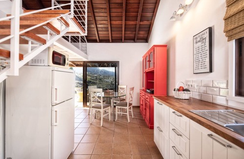 El Paso Chalet De Esquí | La Cebada by Huskalia