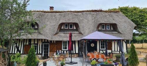 Saint-Christophe-sur-Conde Casa | La Chaumière Enchantée