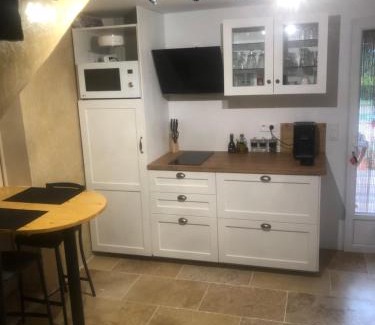 Saint-Michel-l'Observatoire Apartamento | la chambrette