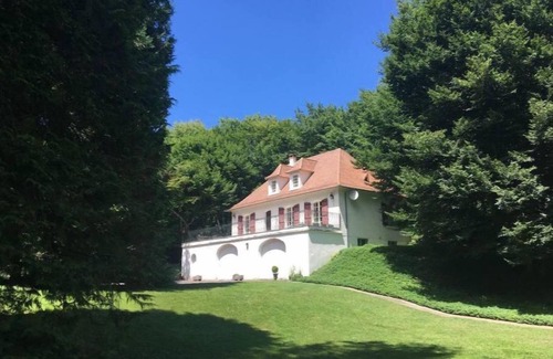 Brantome-en-Perigord Casa | La Claperie, family home with wooden park and private pool.
