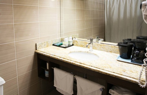 Rancho Dominguez Hotel | LA Crystal Hotel - Los Angeles Area