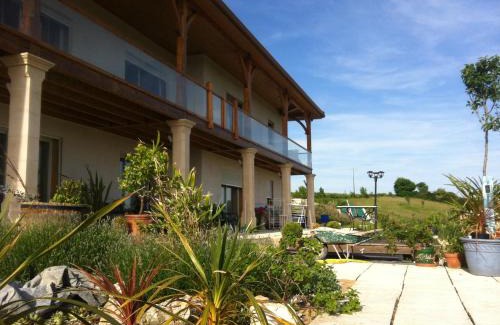Escorneboeuf Casa | La Découverte, Jacuzzi, Sauna, et Terrasse avec vue sur lac à la campagne entre Toulouse et Auch