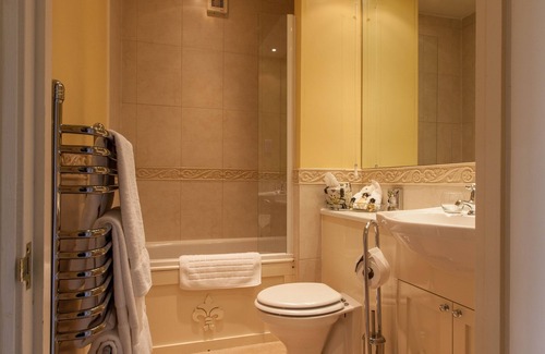 Shaftesbury Hotel | La Fleur de Lys