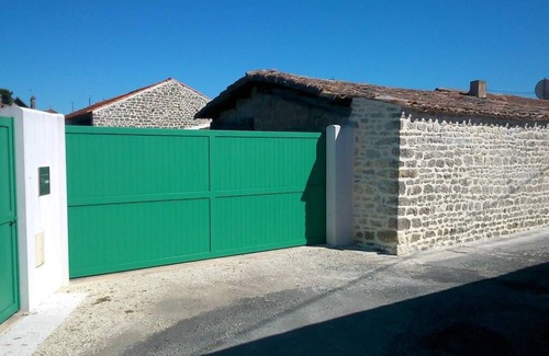 Saint-Denis-d'Oleron Casa | La Forge en Dédé: Apartamento de 2 a 4 personas con pequeño spa privado FR15LWC2